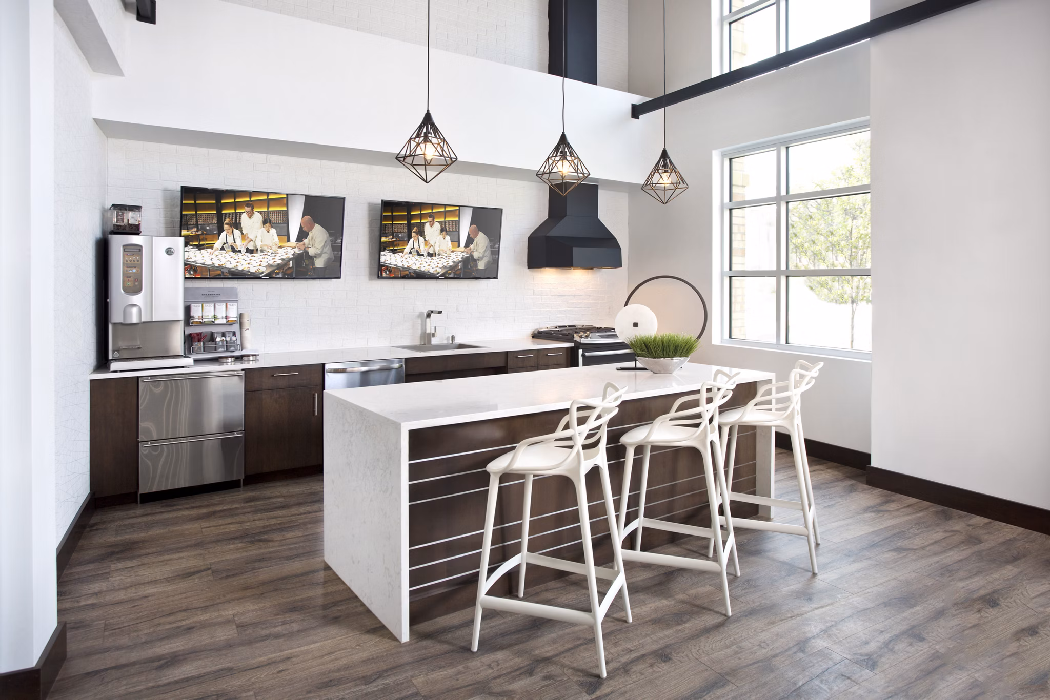 Elegant clubhouse with modern furnishings at Broadstone on 9th Apartments