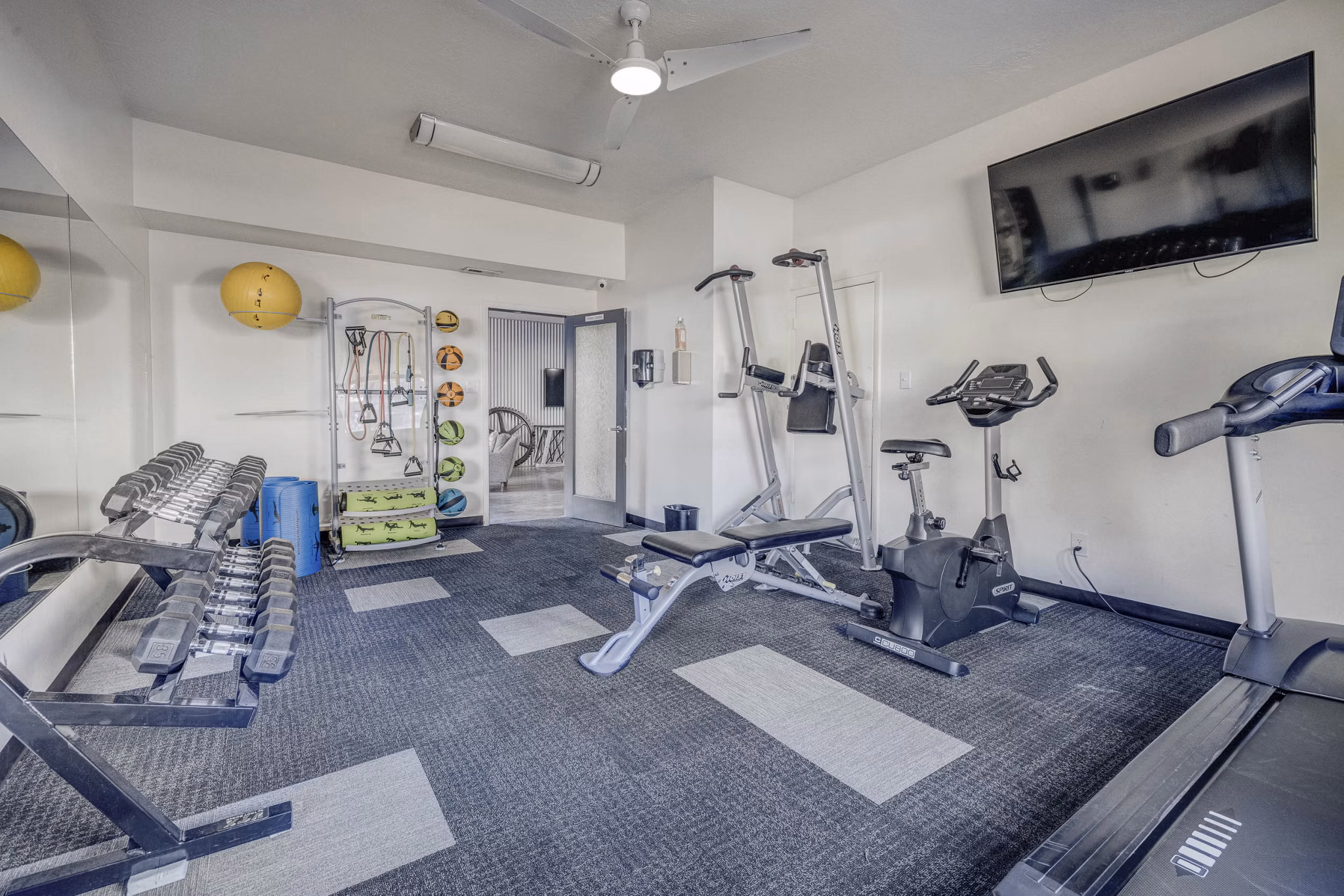fitness center The Pointe at Northridge Apartments
