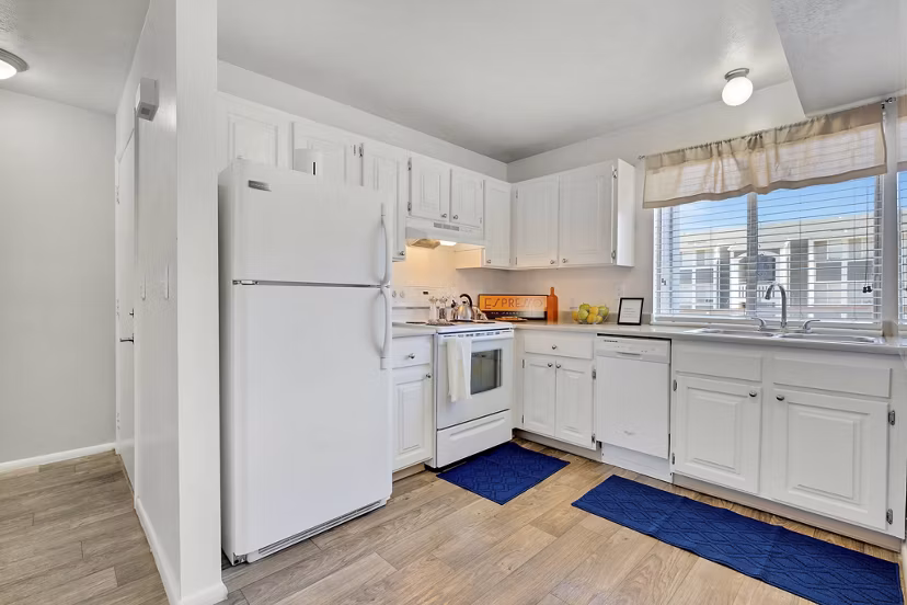 kitchen at The Pointe at Northridge Apartments