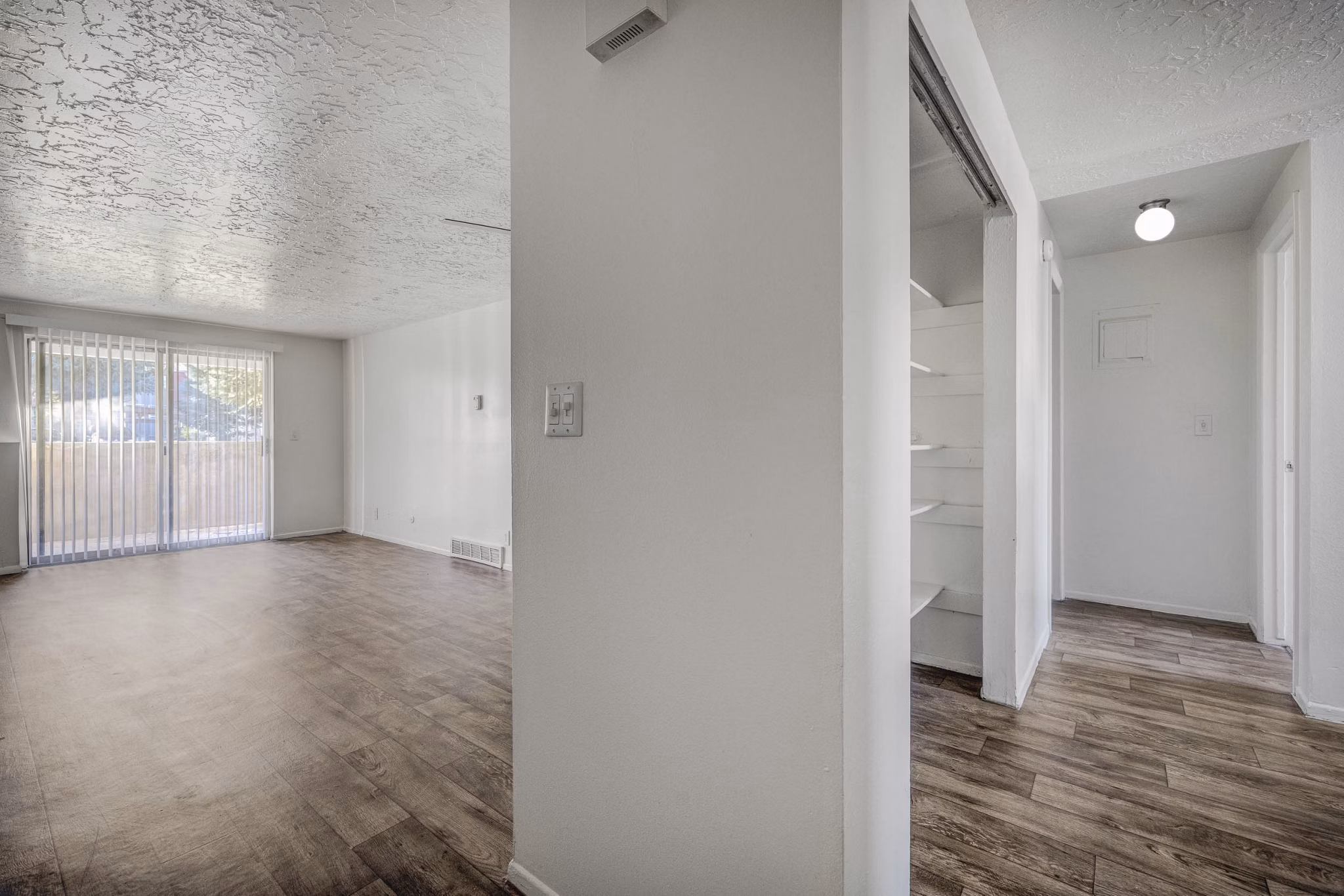 living room at The Pointe at Northridge Apartments