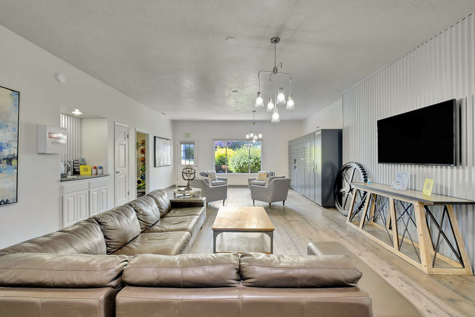 living room at The Pointe at Northridge Apartments