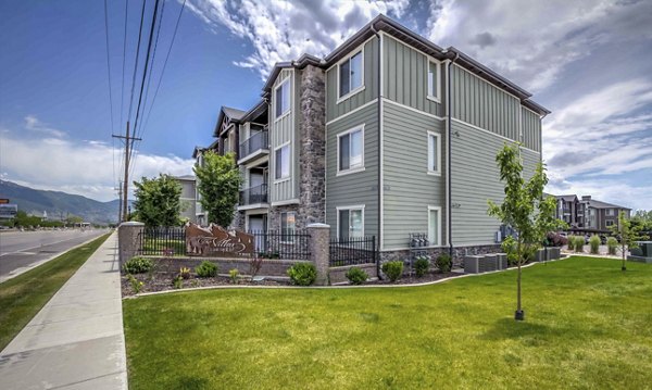 Villas on Main: Elegant building apartments in vibrant city center