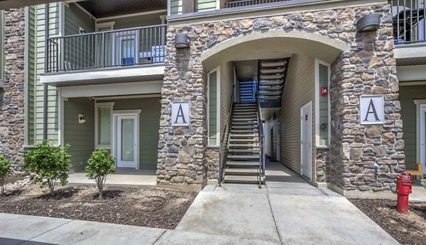 Villas on Main: Elegant brick of luxury apartments near city center