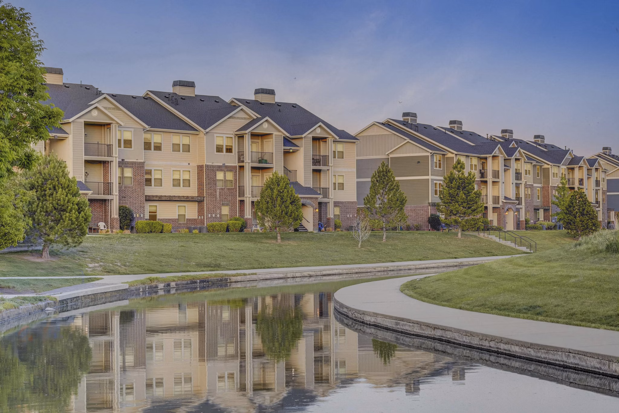 exterior at Pinnacle Highbury Apartments 