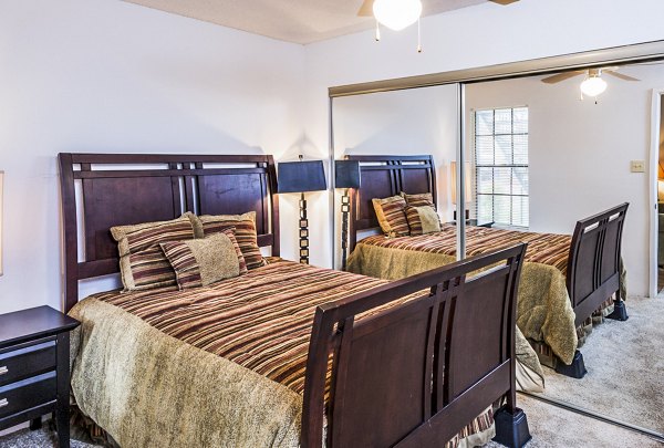 Cozy bedroom featuring stylish decor at Fountainhead Apartments