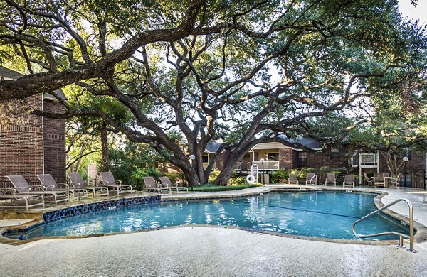 pool at Fountainhead Apartments