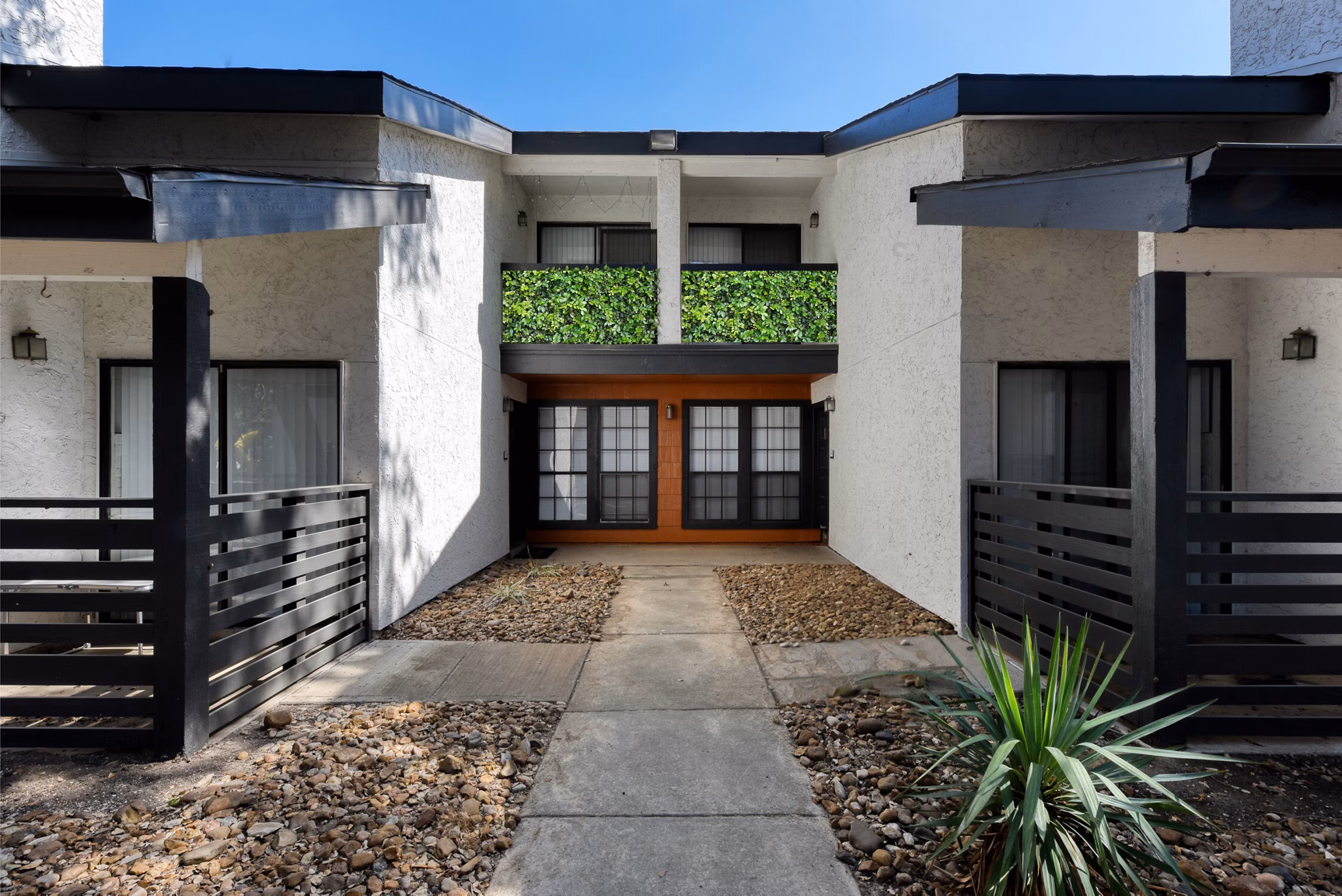Landera Apartments: Elegant of luxury apartments nestled in a scenic area