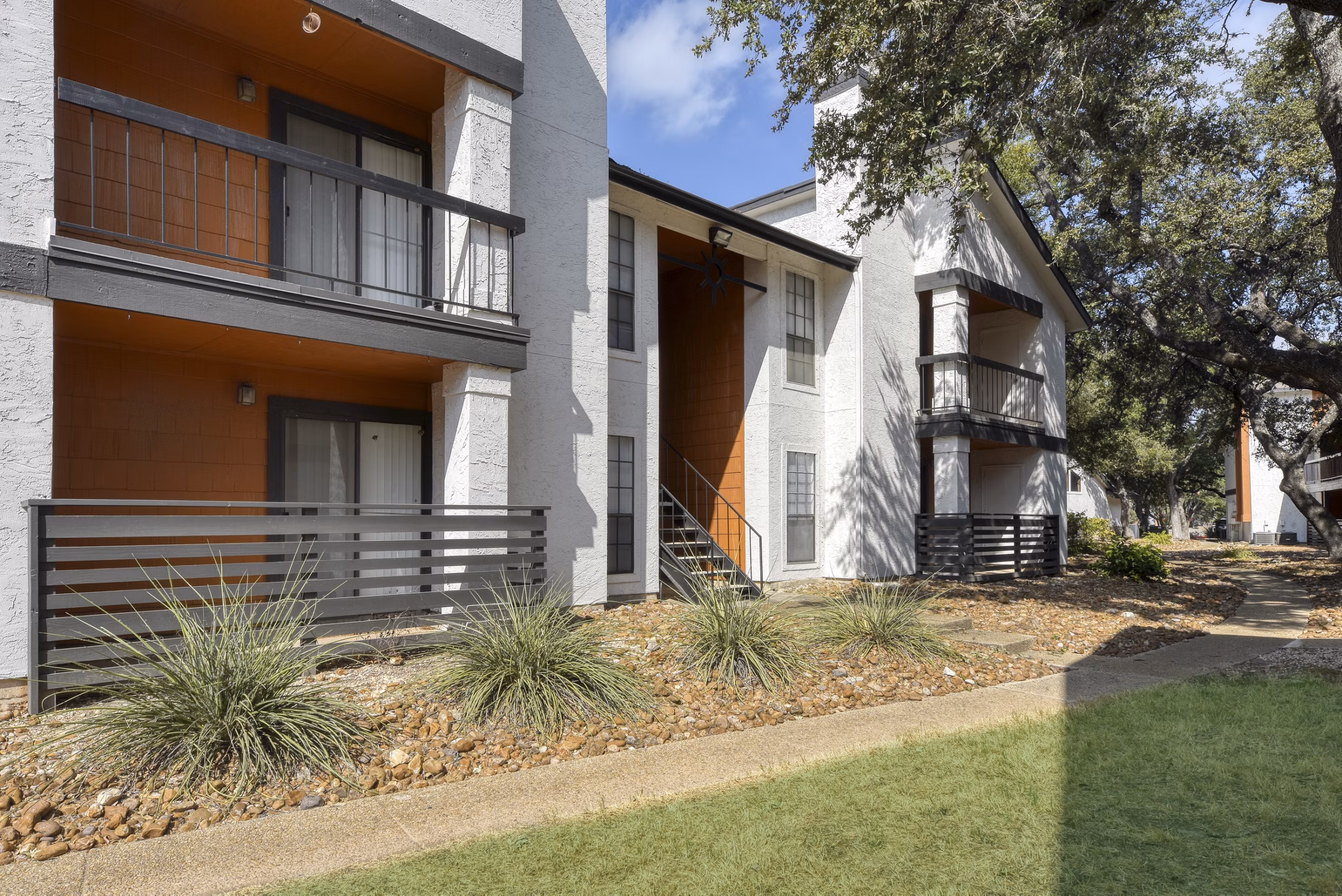 Landera Apartments: Stylish of luxury apartments in vibrant Greystar community