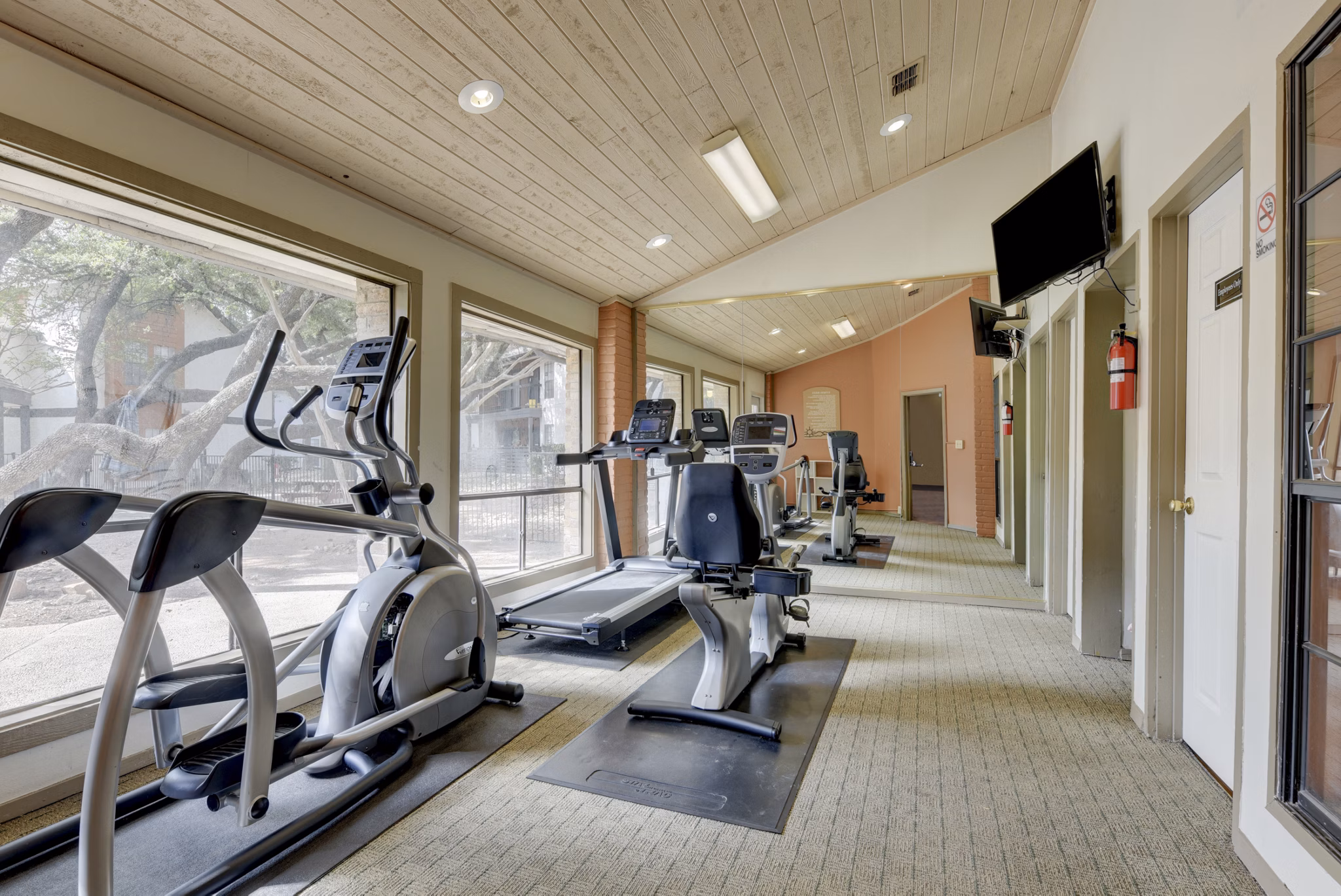 State-of-the-art fitness center featuring modern equipment at Landera Apartments