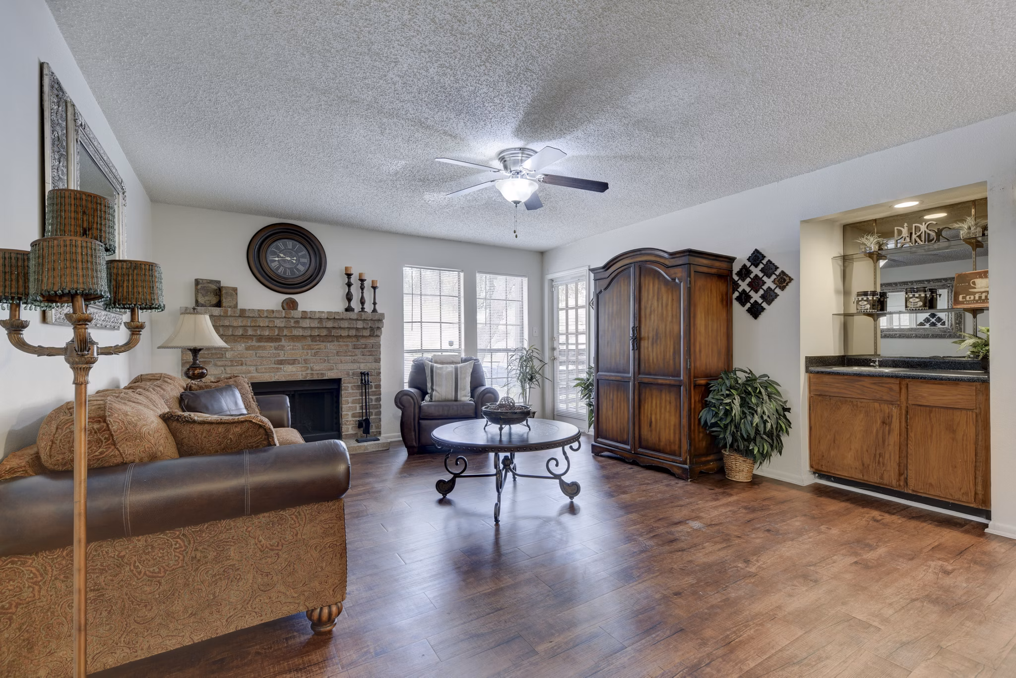 Modern living room featuring stylish decor at Landera Apartments