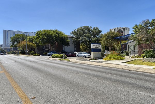 exterior at Broadstone Medical Apartments