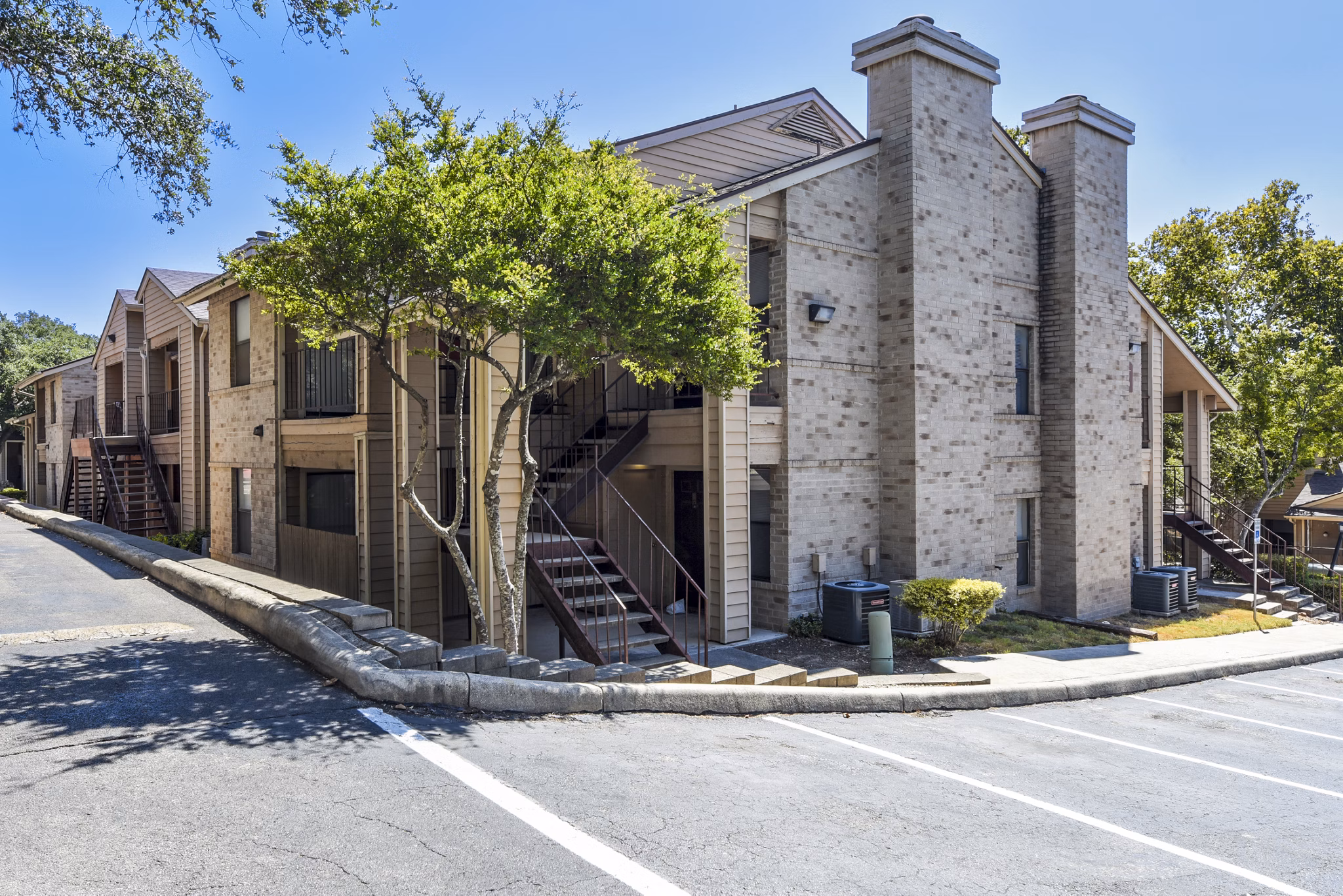 Woods of Elm Creek: Elegant low-rise apartments surrounded by lush greenery