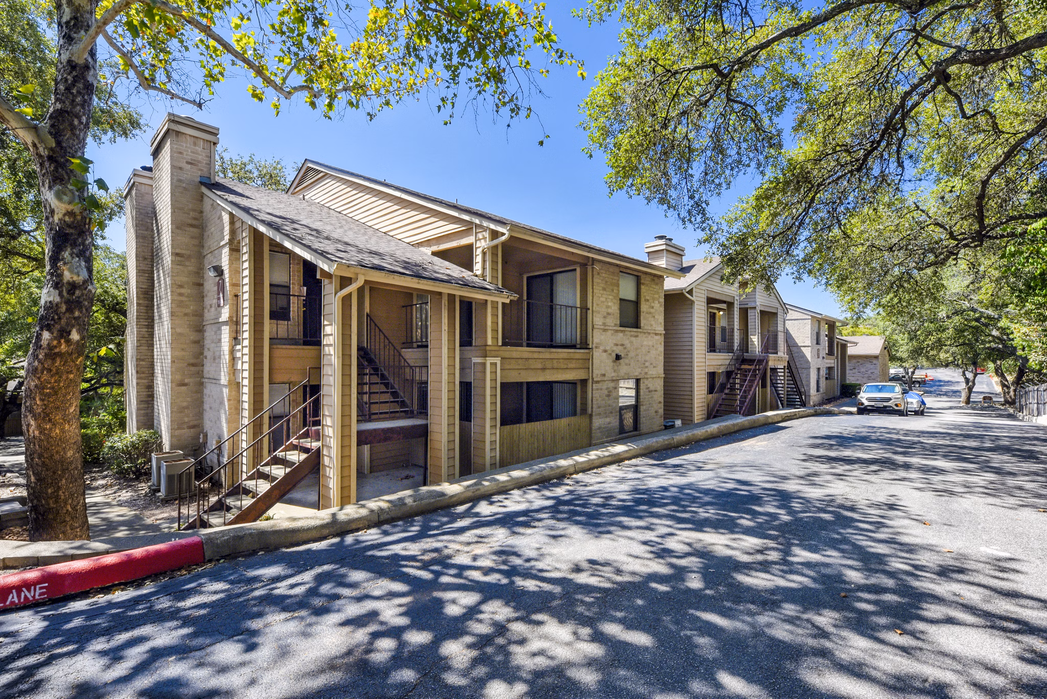 Woods of Elm Creek: Spacious low-rise apartments with wooded views in San Antonio