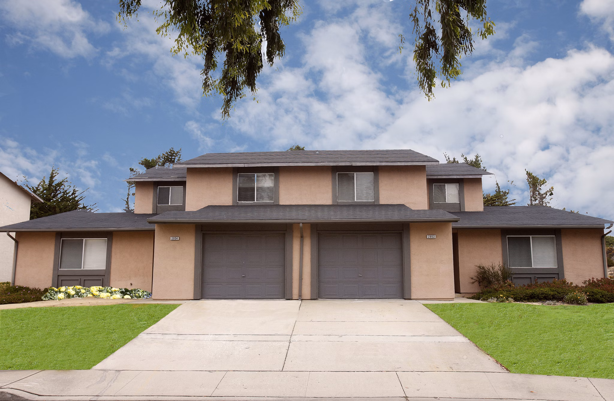 Abrams Park Apartments: Stunning view of luxury apartments in a tranquil setting