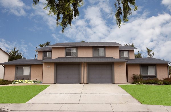 Abrams Park Apartments: Stunning view of luxury apartments in a tranquil setting