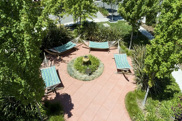 courtyard at Fiori Estates Apartments