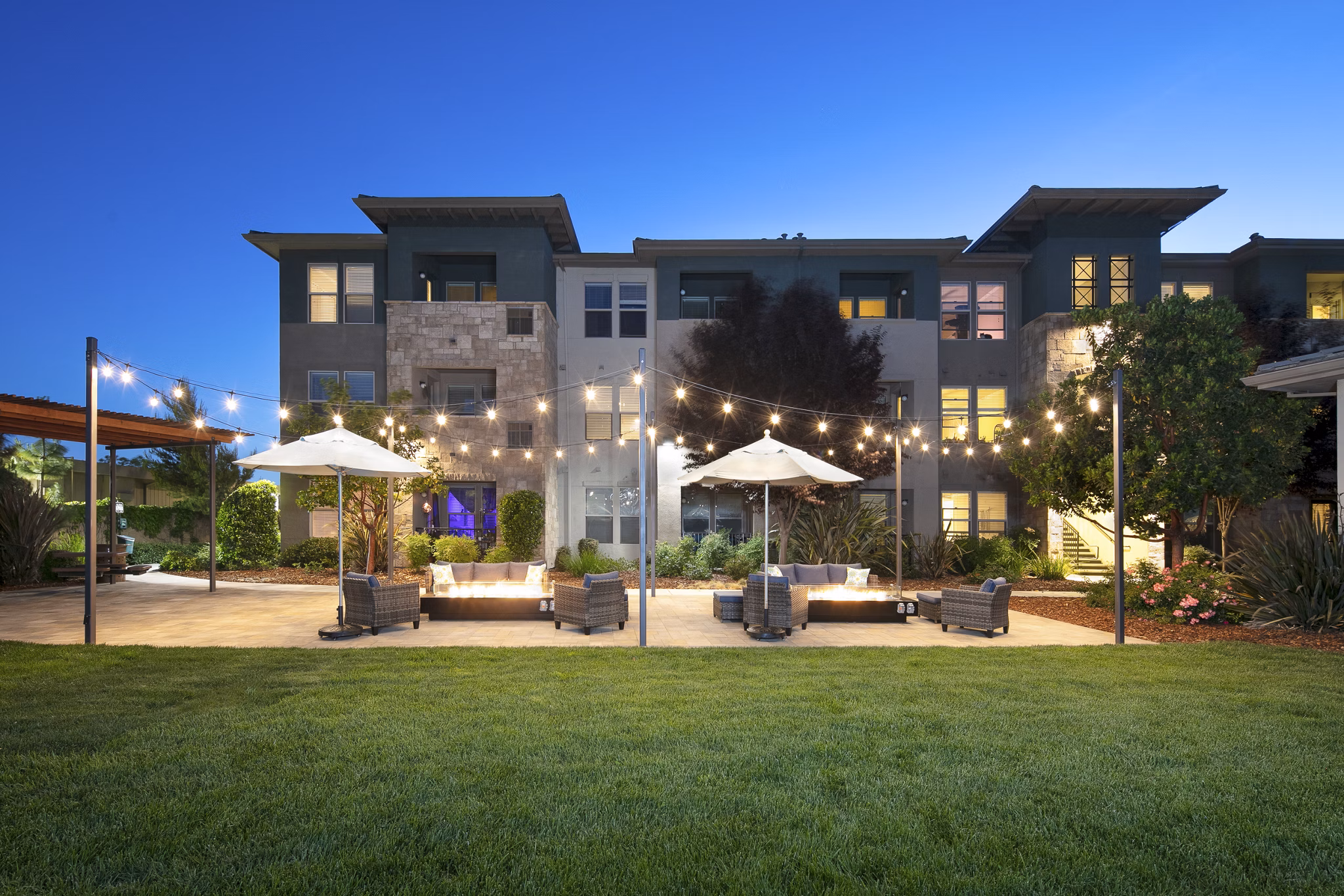 Courtyard with lush garden seating area at Fiori Estates Apartments