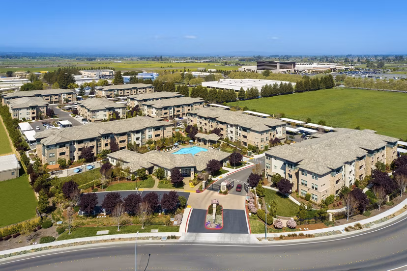 Mountain view at luxury Fiori Estates: Elegant Greystar apartments with breathtaking landscapes, serene living in the heart of the city