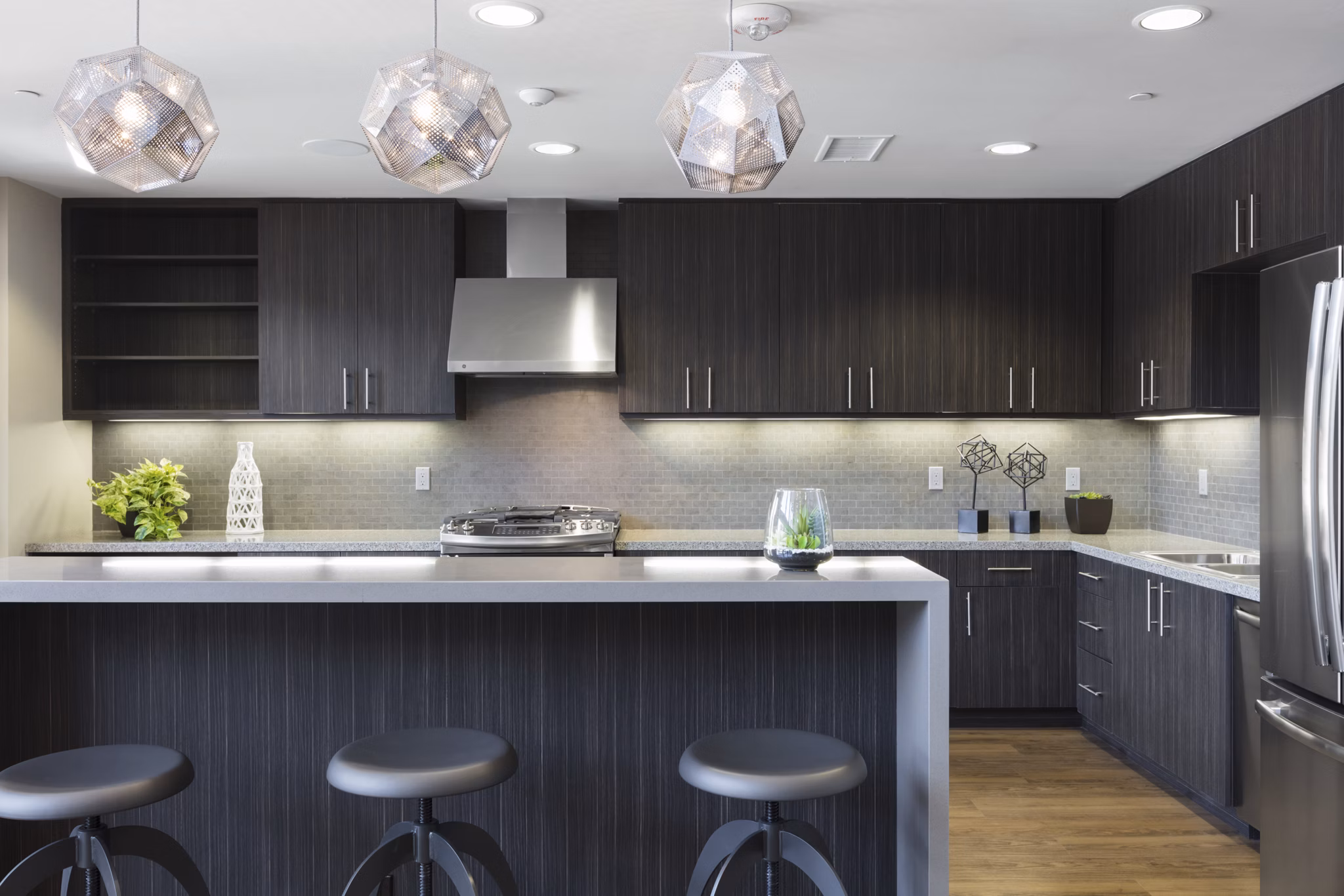 Clubhouse with modern decor and seating at 481 on Mathilda Apartments