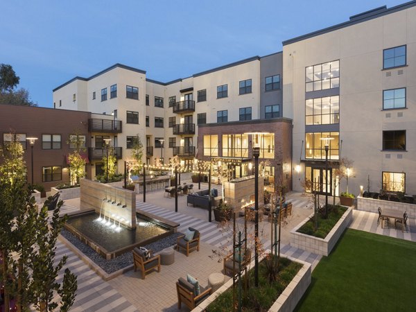 courtyard at 481 on Mathilda Apartments 