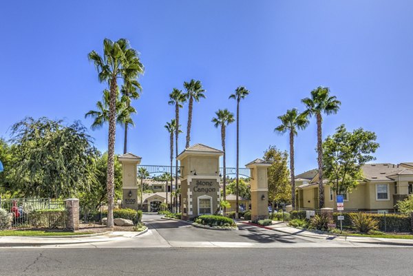 Stone Canyon Apartments: Elegant of luxury apartments in urban setting
