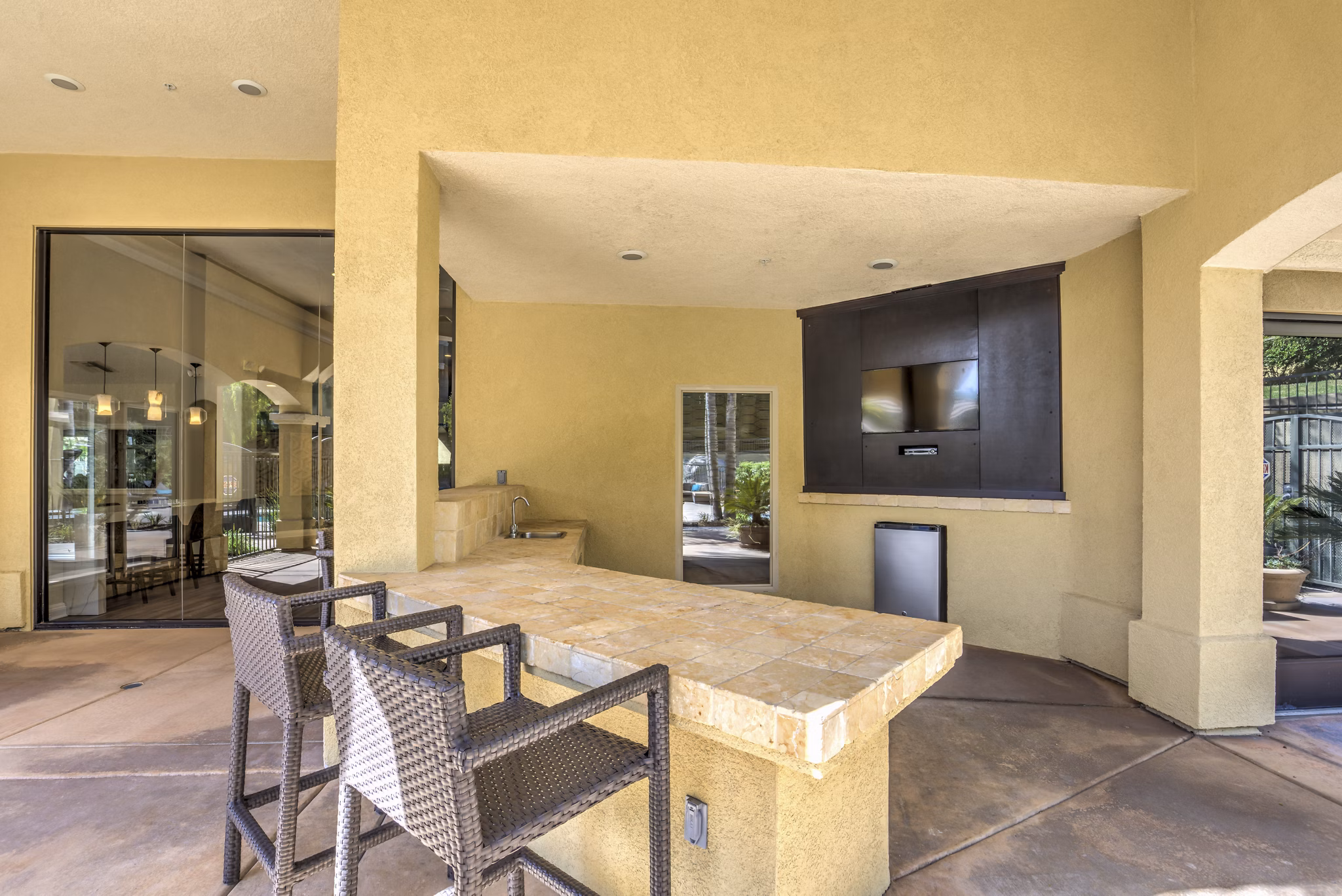 Outdoor patio with modern seating at Stone Canyon Apartments