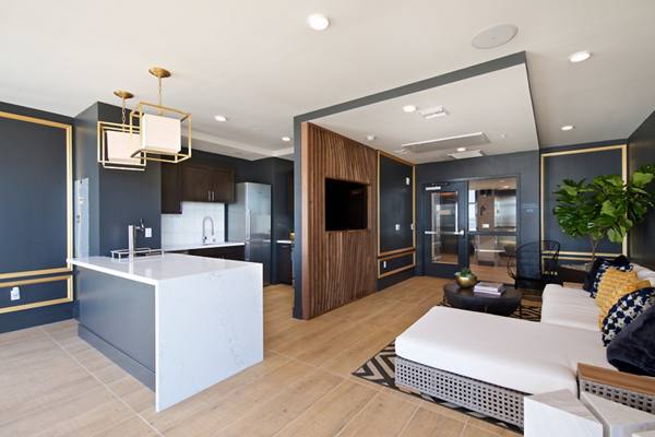 clubhouse at Eighteen Ten State St. Apartments