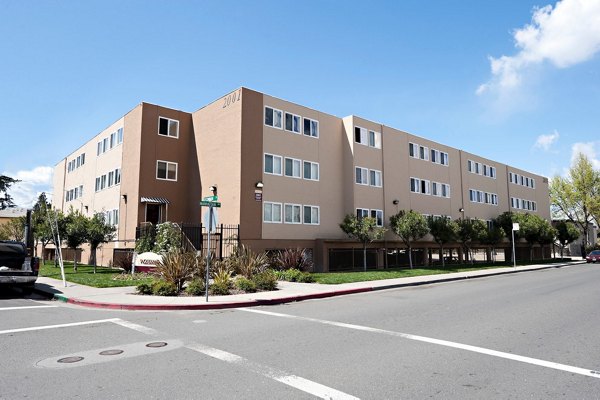 exterior at Woodland Park Apartments