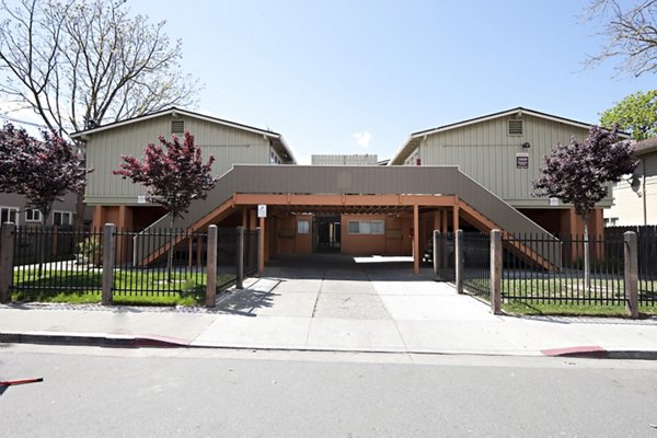 exterior at Woodland Park Apartments