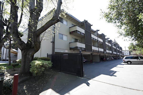 exterior at Woodland Park Apartments