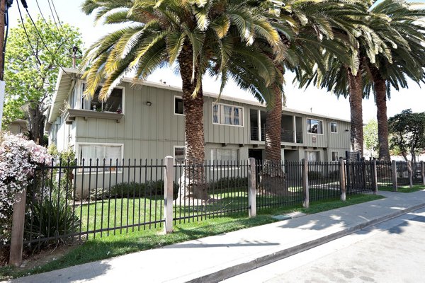 Woodland Park Apartments: Luxury view of modern apartments in a lush setting