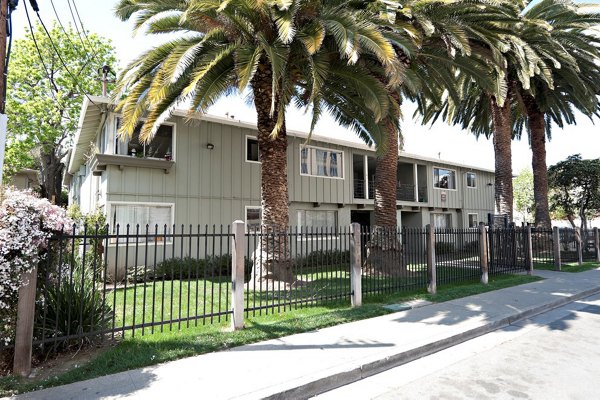 exterior at Woodland Park Apartments