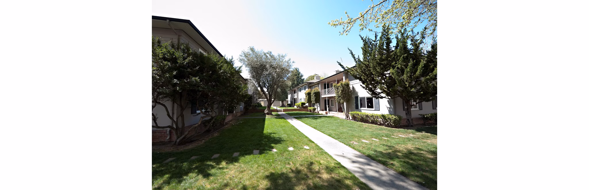 Woodland Park Apartments: Scenic garden views and upscale luxury apartments in a tranquil urban setting
