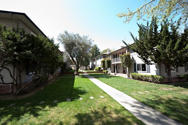 exterior at Woodland Park Apartments