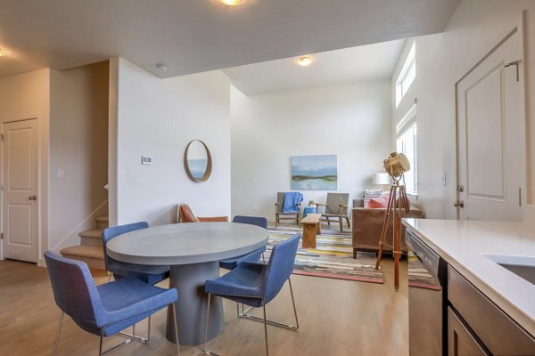 dining area at Rockwell Village Apartments