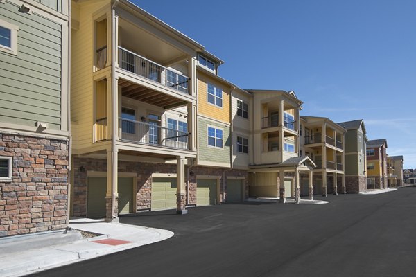 Waterford on Mainstreet: Elegant luxury apartments surrounded by lush landscape