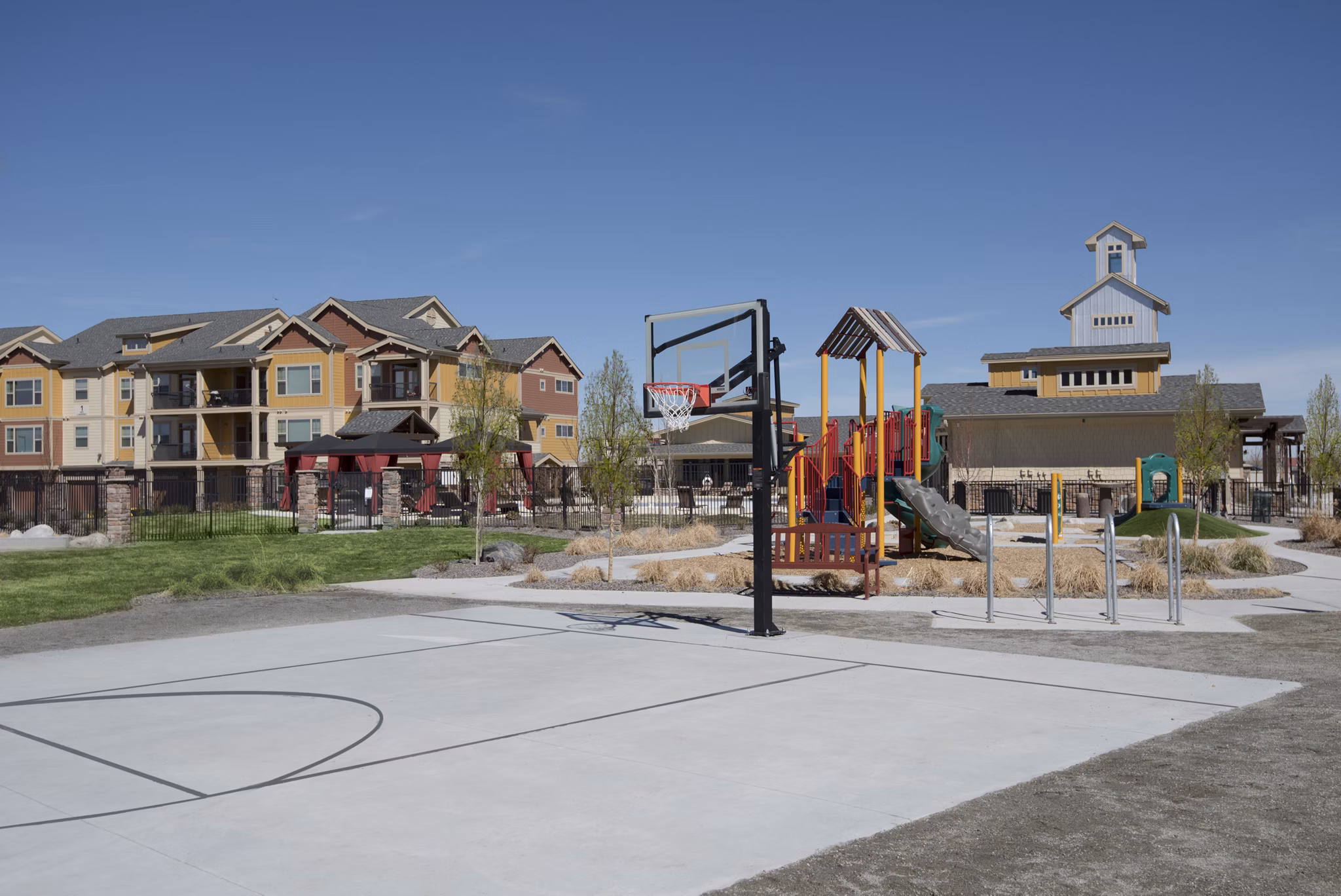 Sport court for basketball and tennis at Waterford on Mainstreet Apartments