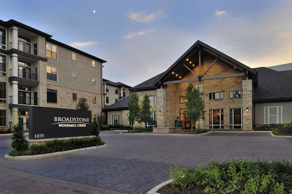 exterior at Broadstone Woodmill Creek Apartments