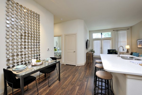 dining area at Broadstone Woodmill Creek Apartments