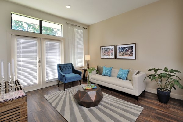 Cozy living room with contemporary decor at Broadstone Woodmill Creek Apartments