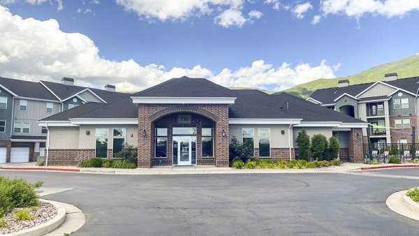 clubhouse at Avanti at Farmington Station Apartments