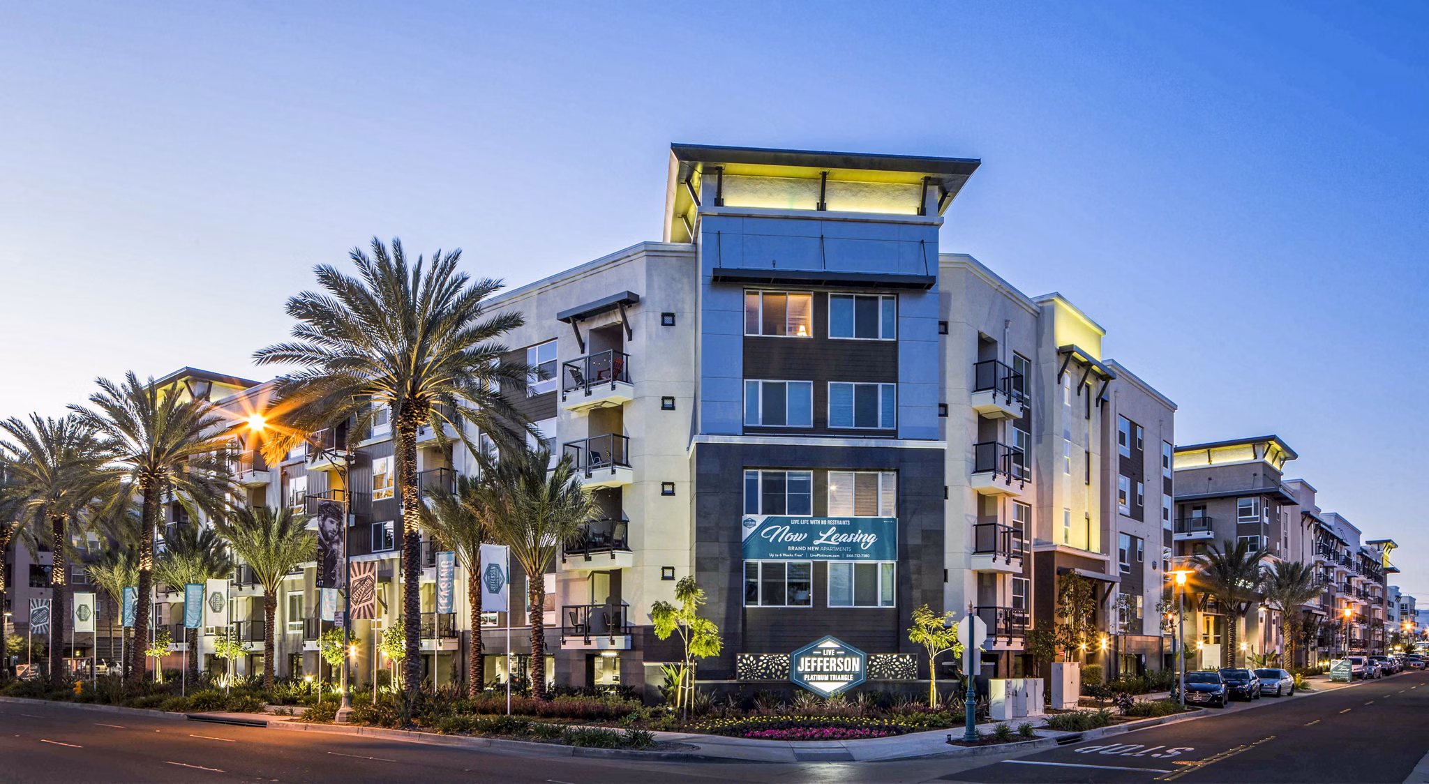 Jefferson Platinum Triangle Apartments: Stylish facade of luxury living in Anaheim