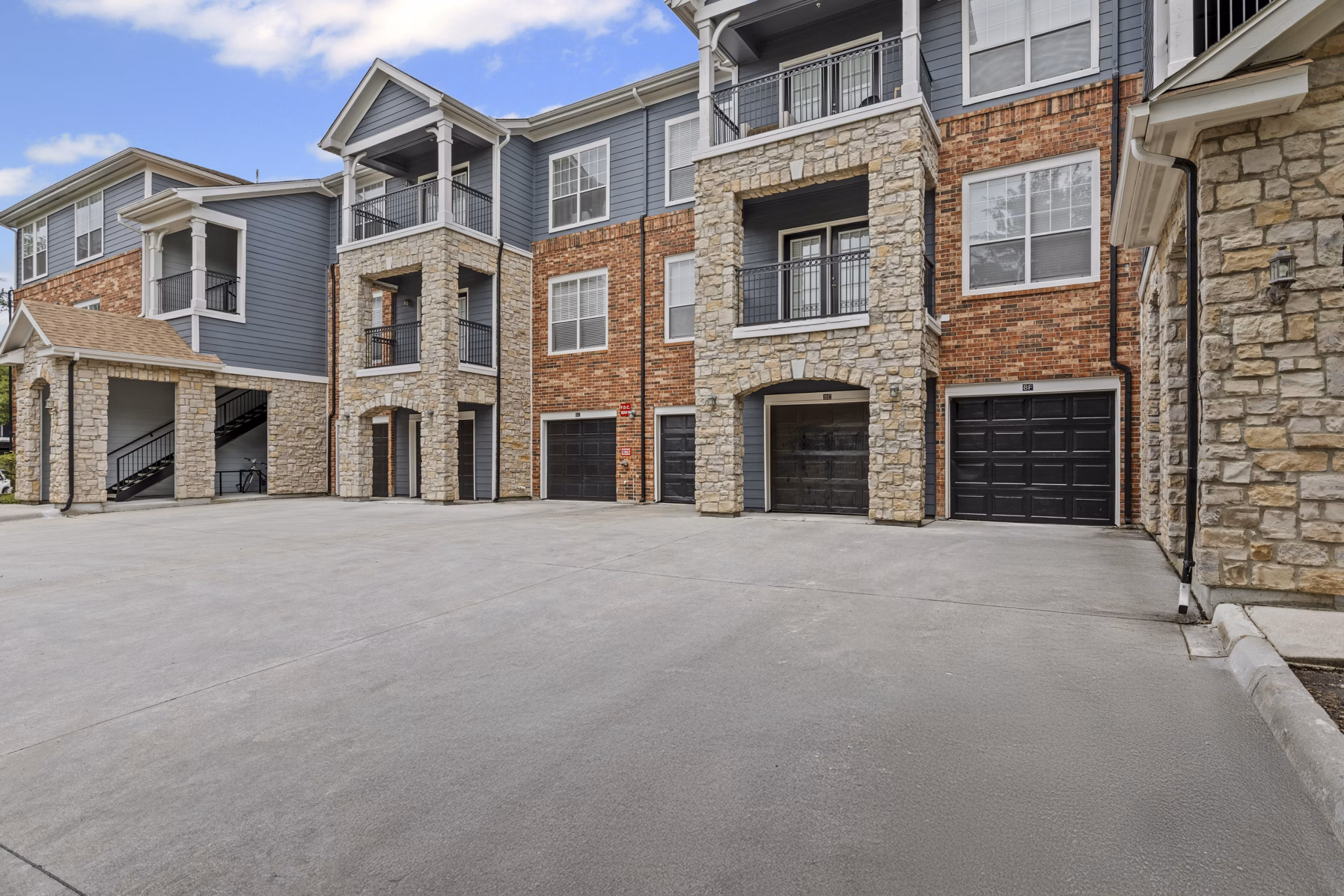 exterior at Settler's Gate Apartments