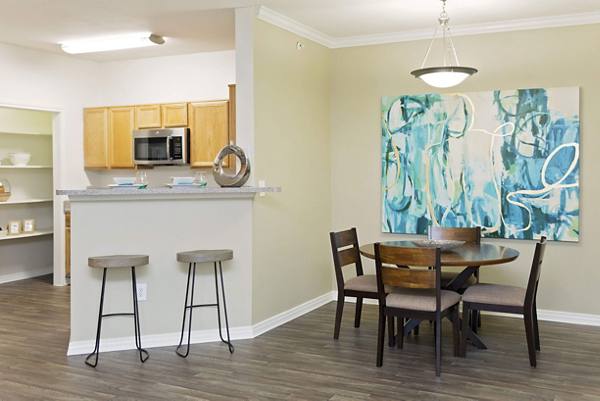 dining area at Settler's Gate Apartments