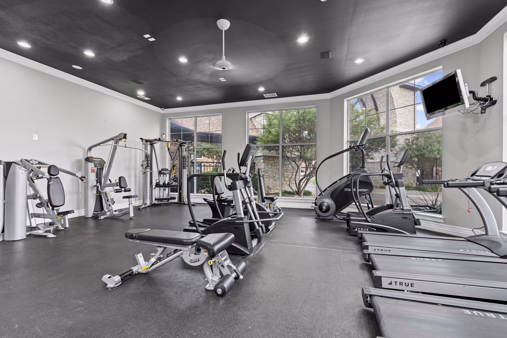 fitness center at Settler's Gate Apartments