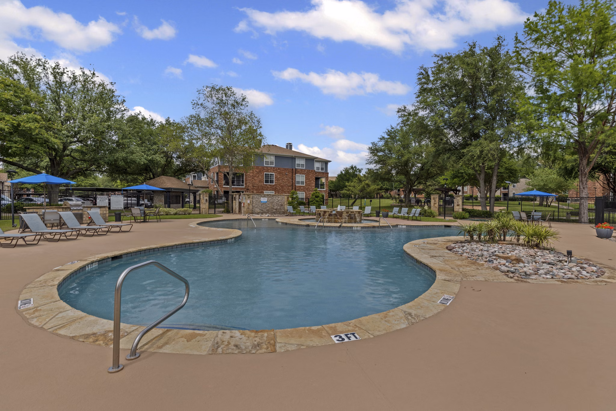 pool at Settler's Gate Apartments