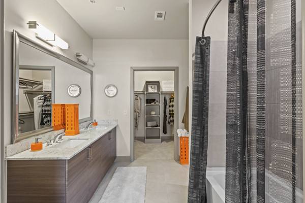 bathroom at Avenue 900 Apartments