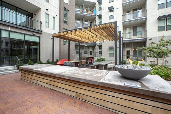 courtyard/patio area at Regatta Sloan's Lake Apartments