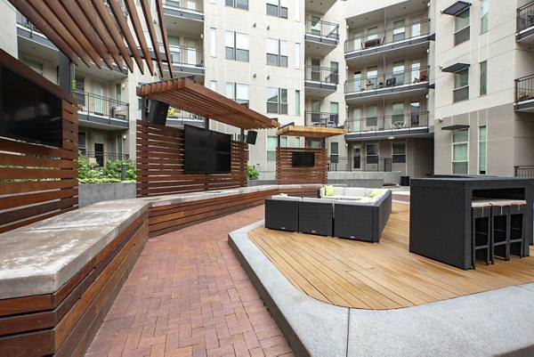 courtyard/patio area at Regatta Sloan's Lake Apartments