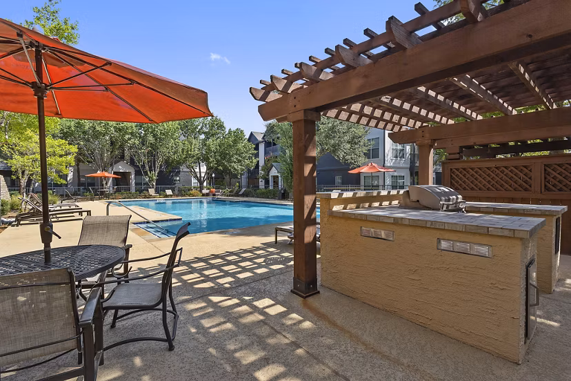 grill area at Harlowe Apartments